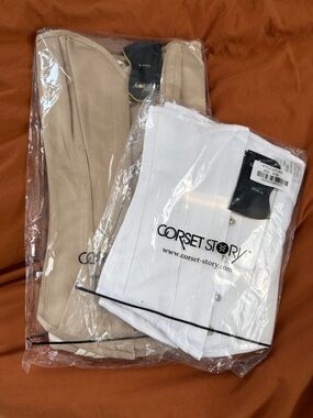 Corset Story Women's Underbust Corset - White and Beige